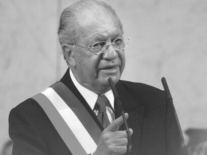 Ricardo Lagos es un abogado, economista y político chileno. Fue presidente de la República de Chile entre el 11 de marzo de 2000 y el 11 de marzo de 2006