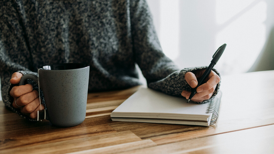 Escribir una novela no es solo dejarse llevar por la inspiración, sino aprender a darle dirección al impulso creativo