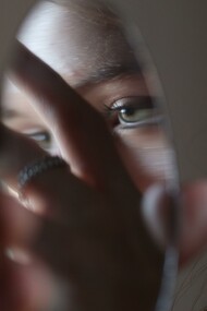 Lo sguardo accoglie ed è accolto e accogliere è comprendere