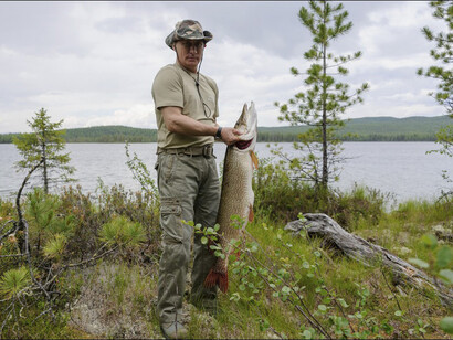 El presidente ruso, Vladimir Putin, de pesca