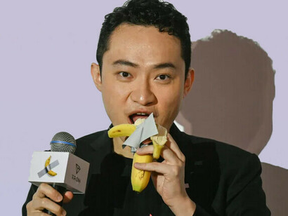 Más que una pieza tangible, Comediante funciona como una reflexión sobre la economía del arte y el deseo de exclusividad en el mercado