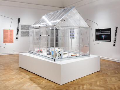 Glasshouse fantasy. Freundinnenderkunst, exhibition view. Courtesy of Francisco Carolinum Linz