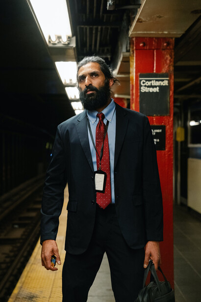 Analista quantitativo vai à bolsa de valores em dia de divulgação de resultados da economia 