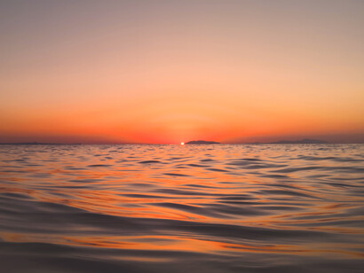 Atardecer en el mar: esa tarde se pintaban las crestas de rosa y amarillo