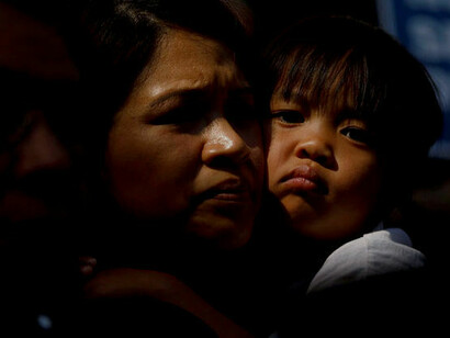 Hijos que son arrancados de las manos de sus padres en la frontera de EEUU con México