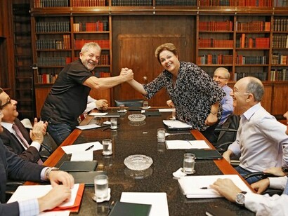 Los focos apuntan a João Santana (a la izquierda aplaudiendo a Lula y Dilma), artífice de la última victoria electoral de Danilo Medina en República Dominica y actualmente preso en una cárcel de Brasil