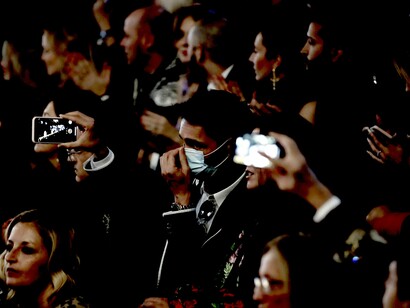 De tapabocas por Milán