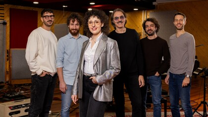 La cantante è una musicista jazz italiana che costruisce la propria identità artistica attraverso ricerca, studio e esperienza diretta del linguaggio jazz. In copertina Perla Palemieri feat. Max Ionata
