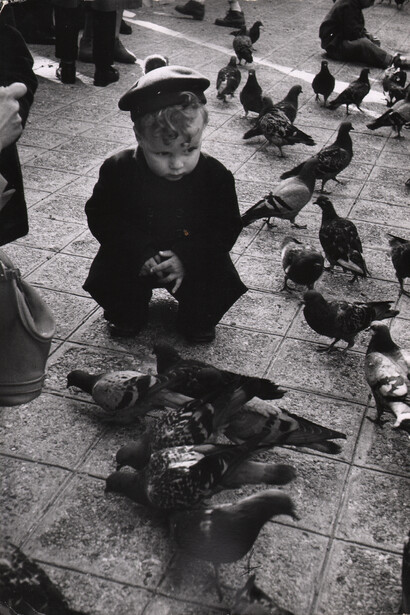 Ernst Haas, Child, London, 1951. Vintage silver gelatin print. Estate stamp on print verso. 9.5 x 13.5 inches © Ernst Haas, courtesy Atlas Gallery