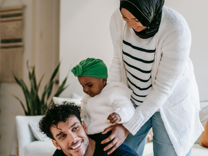 Cresce o movimento childfree, em que mulheres optam por não ter filhos, desafiando pressões sociais e preocupações econômicas e ambientais