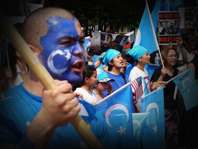 Protesta de uigures en contra de las detenciones arbitrarias en China. Los uigures son un grupo étnico que vive en las regiones del noroeste de la República Popular China