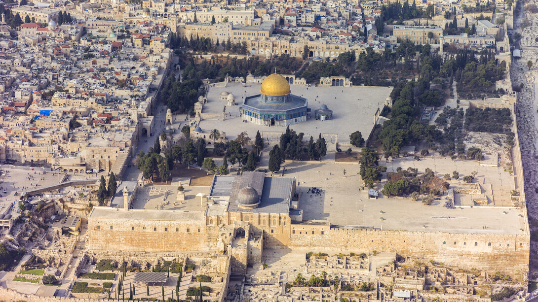 Vista aérea de la Explanada de las Mezquitas, en Jerusalén Este, segunda ciudad más poblada de Palestina
