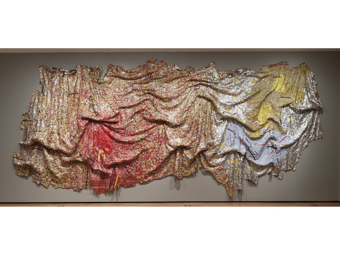 El Anatsui, Gravity and Grace, 2010, aluminum and copper wire, 174 x 396 inches, installation at the Akron Art Museum. Courtesy of the artist and Jack Shainman Gallery, NY. Photo by Andrew McAllister, courtesy of the Akron Art Museum.