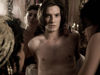 Una scena del film "Dorian Gray"