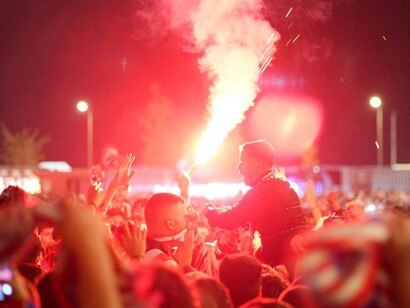 Los aficionados ultras en el fútbol europeo a menudo provocan enfrentamientos entre facciones