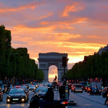 Il tramonto visto dalle strade di Parigi, Francia