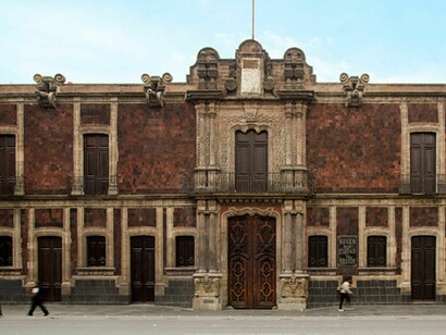 La estructura original data de 1528, cuando un primo de Hernán Cortés mandó construir su propio palacio tras la caída de la capital imperial de Tenochtitlan