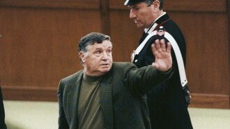 Mafia boss Salvatore Riina waving goodbye