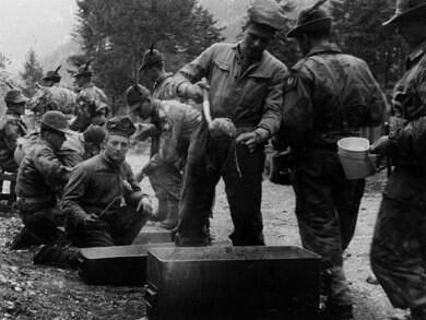 Il rancio razionato in trincea