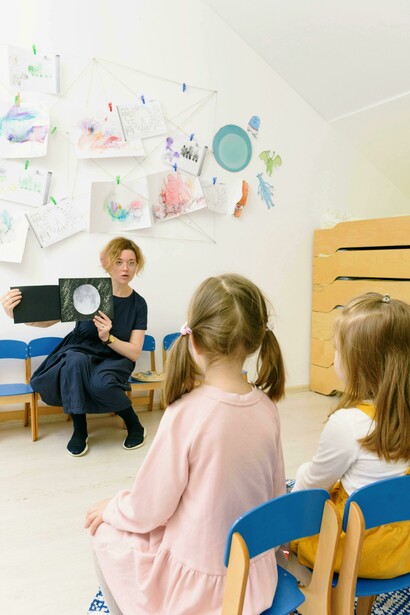 Los docentes en la educación tradicional dedican mucho tiempo a corregir; la IA automatiza gran parte de este trabajo