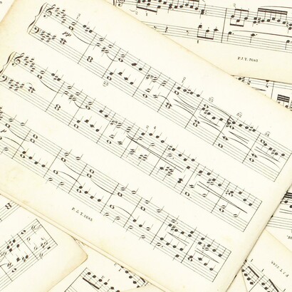 Accanto alla valorizzazione di grandi interpreti, gli Amici della Musica promuovono da oltre un decennio iniziative dedicate ai giovani – come il Fortissimissimo Firenze Festival –, e favoriscono la formazione del pubblico con masterclass, incontri nelle scuole e progetti multidisciplinari volti ad avvicinare nuove generazioni alla musica da camera