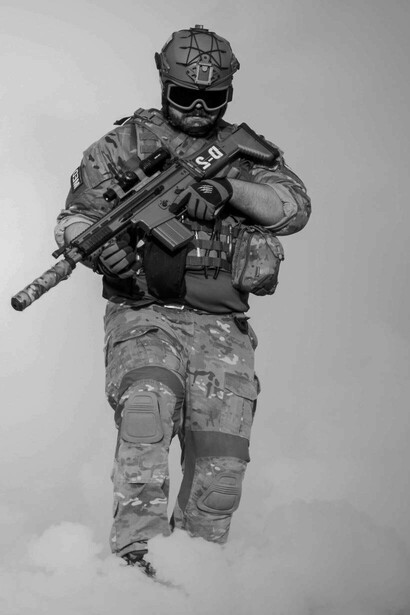 Soldier pointing a gun at the ground