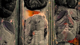 Huella antropogénica: lugar de almacenamiento de residuos de una mina en vista cenital