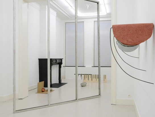 All images: Florian Roithmayr, 2015, SERVICE Installation view at Motinternational Brussels, Courtesy of the artist and Motinternational London and Brussels