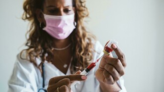 La pandemia por el COVID-19 ha propulsado avances cruciales en la comprensión, diagnóstico y tratamiento del virus gracias a la fusión de la ciencia y la bioquímica 