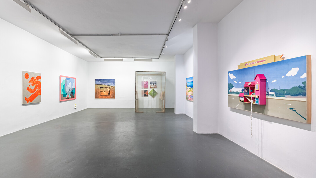 Various artists, Gravitational carnation, exhibition view. Courtesy of Pilot Gallery