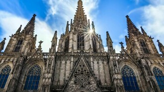 Por unas horas, Barcelona vuelve a los tiempos medievales que construyeron su catedral