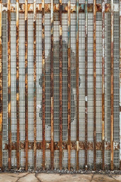 Alejandro Cartagena, Invisible line Daughter #34, from the series Invisible line, 2010–17. Courtesy the artist © Alejandro Cartagena 