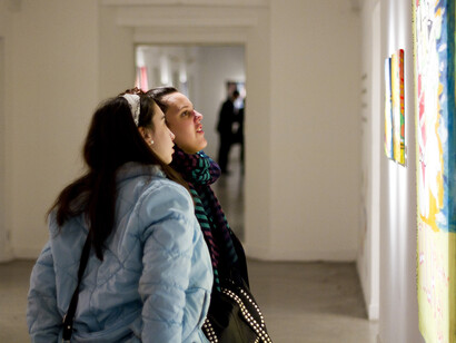 Un espacio de difusión de temas presentados en el programa Bandas por Barrios y la intervención del público con aerosoles de luz en una pantalla.  "Sinestesia. Arte con impulso", Centro Cultural Recoleta, Buenos Aires, Argentina