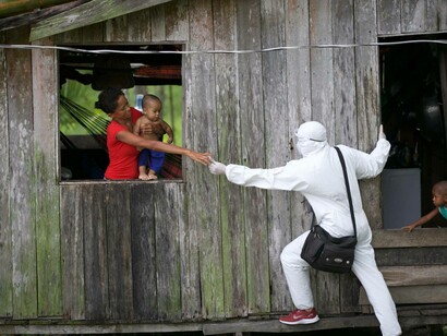SUS workers helping isolated communities in Amazonia