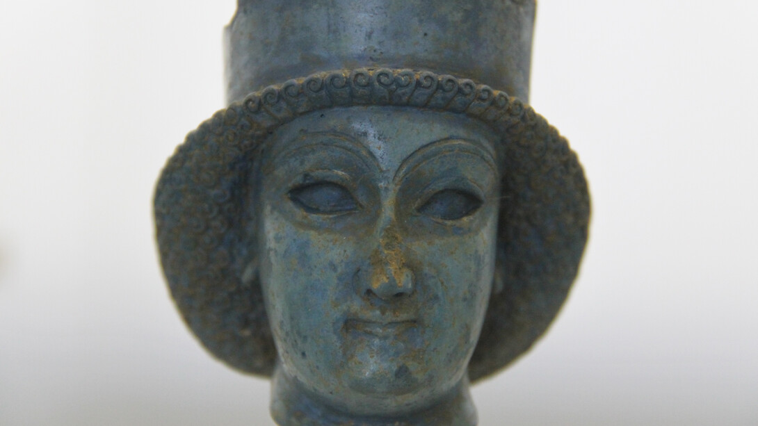 Testa in bronzo della regina Atossa, moglie di Dario