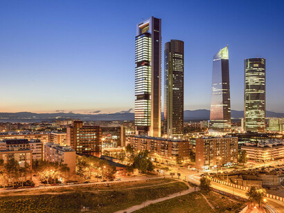 Los cuatro rascacielos dominan el skyline de Madrid en el extremo norte de la Castellana