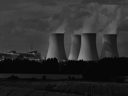 Per volume e livello di radioattività dei rifiuti prodotti, i principali centri sono i siti nucleari in fase di smantellamento
