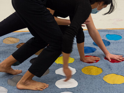 Hai-Wen Lin, Orientation; 1st score; movement for two (performance still), 2021. Photo courtesy of the artist