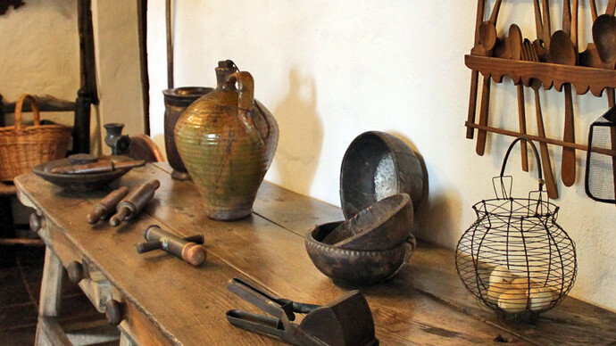 Comedor rural, Exhibition view. Courtesy of Museo Unicaja de Artes y Costumbres Populares