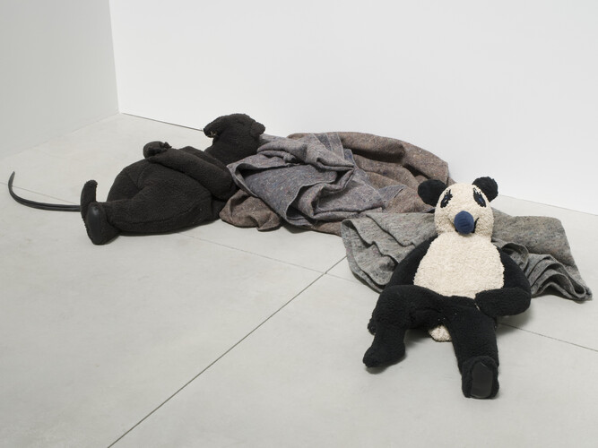 Peter Fischli David Weiss, Rat and Bear (Sleeping), 2008, Cotton, wire, polyester, and electrical mechanism, overall dimensions vary with installation, Jumex Collection, Mexico City © Peter Fischli and David Weiss. Photo: Courtesy Fischli Weiss Archive, Zürich