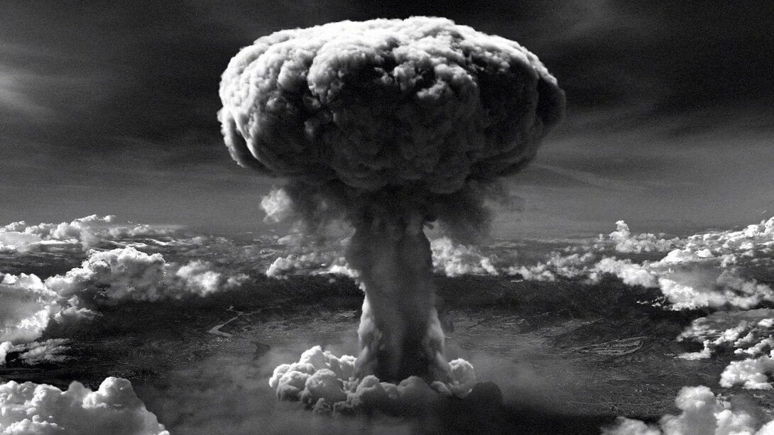 Nube de hongo se alza sobre Hiroshima tras la detonación de la bomba atómica el 6 de agosto de 1945