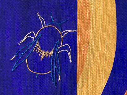 Seba Calfuqueo, Detalle de pintura bordada de la exposición, 2026. Cortesía del Museo Thyssen-Bornemisza