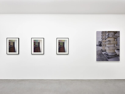 James Welling, Thought objects, Italy and France, exhibition view. Courtesy of Marian Goodman Gallery