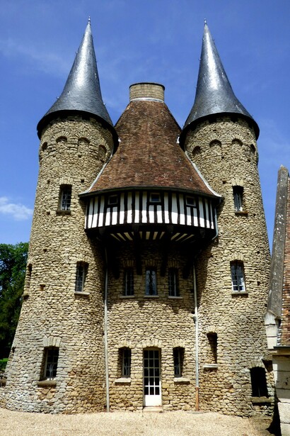 Château Saint-Hilaire, tours ajoutées par Jacquelin, photo Fabien Bellat
