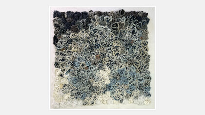 Obra de Graciela Fournier presentada en «Mayinca Textil», galería de la escuela Casa del Artista