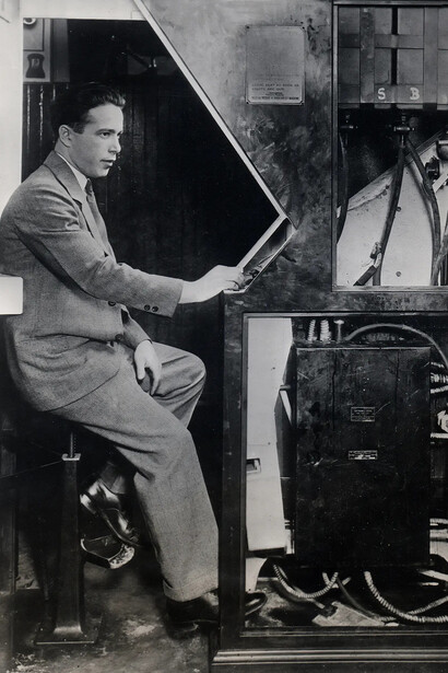 Strike a pose! 100 years of the photobooth. Courtesy of the Photographers' Gallery