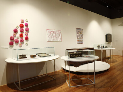 Flowers, personally. Of myths, symbols, fragrance and love, exhibition view. Courtesy of Schloss Trautenfels