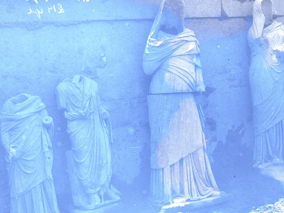 Unboxing Photographs. Courtesy of Kunstbibliothek