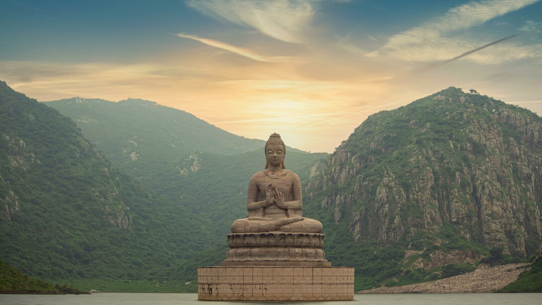 Scultura nel verde dedicata a Buddha, India