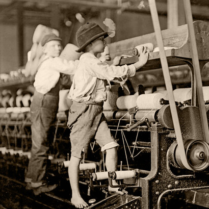 Niños trabajando en una fábrica en los inicios de la Revolución industrial